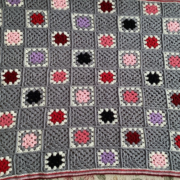 Vintage New Handmade Gray Multi Color Granny Square Afghan - Picture 3 of 10